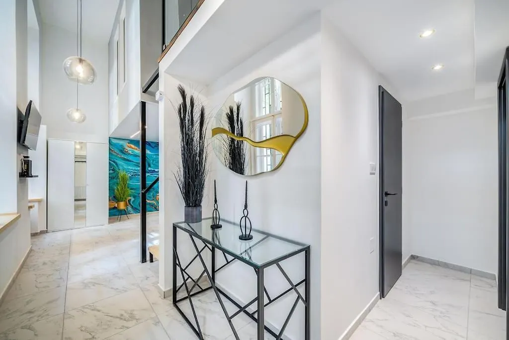 Loft 8 - Grand Stylish Stay With Parking Budapest